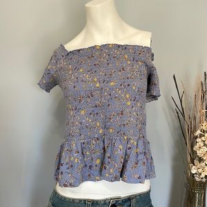 American Eagle Outfitters Off the shoulder Top elastic w/ ruffle. Bundle & Save!